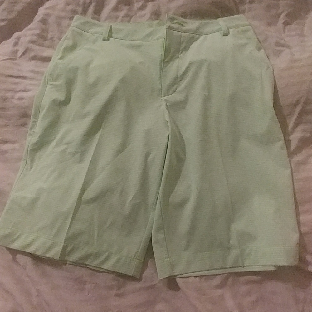 Women's Bermuda golf shorts
